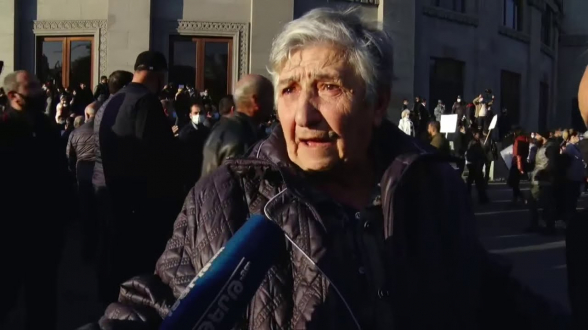 Հրետակոծման օրը պատից մահացած տղայիս նկարը պոկել, դուրս եմ եկել, հիմա ո՞նց գնամ իմ երեխայի շիրիմին. Մարտակերտի բնակիչ (տեսանյութ)